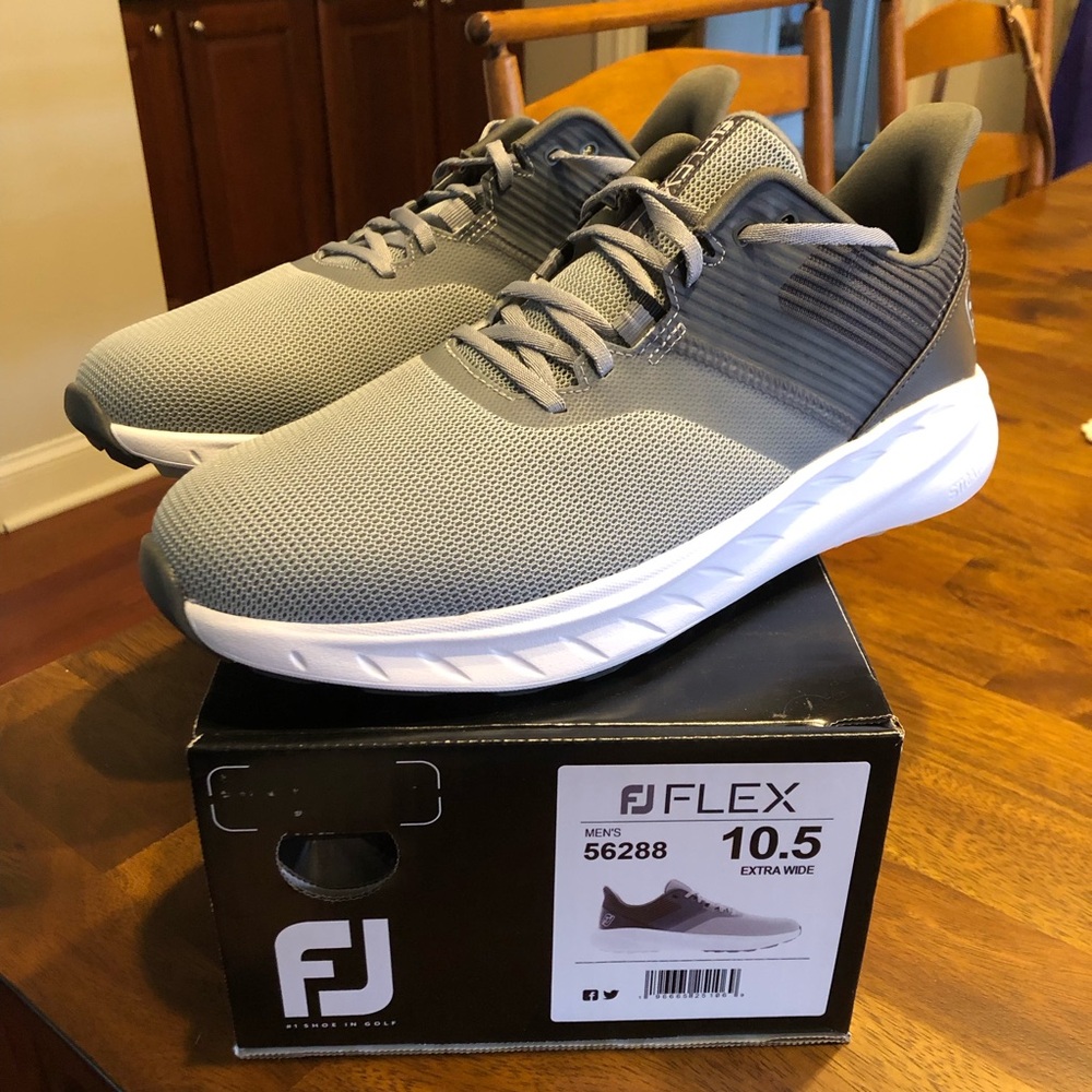 Brand New Men’s Golf Shoes
